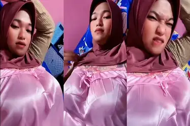 Bokep Jilbab Bela Tobrut Live Sambil Tiduran Mantap poster