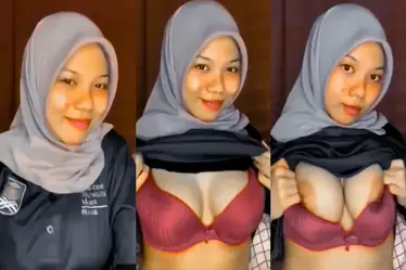 Bokep Maya Alissa Hijab BH Merah Godain Pascol poster