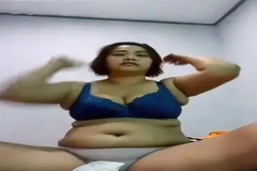 Cewe Show Bh Biru WOT Nikmat Di Kamar Kos poster