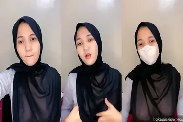 Pembawa Acara Pamerkan Dua Gunung Super Jumbo poster